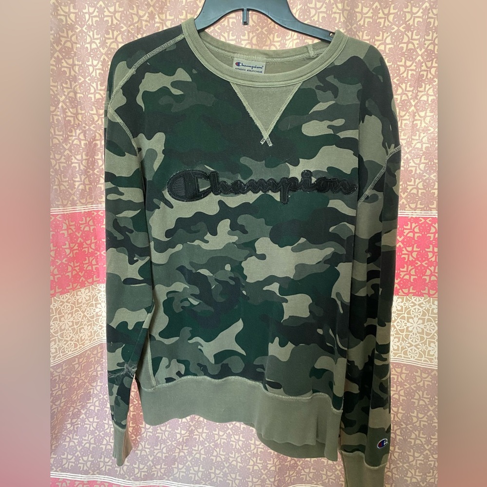 A Men’s champion camouflage crew neck size medium.